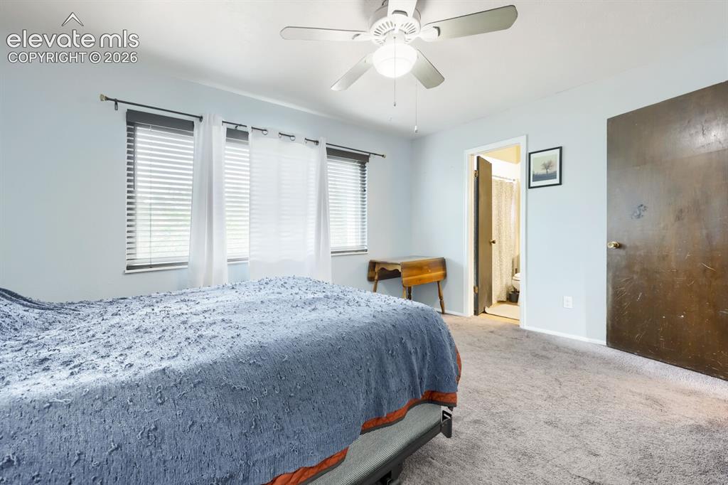 Image 18 of 28: Bedroom