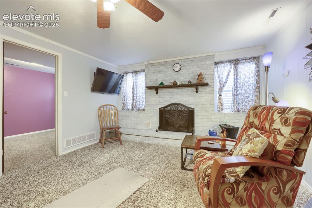 Image 21 of 28: Sitting Room