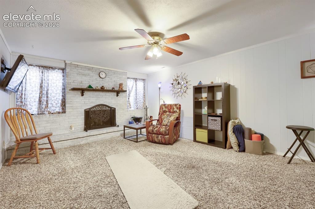 Image 22 of 28: Sitting Room