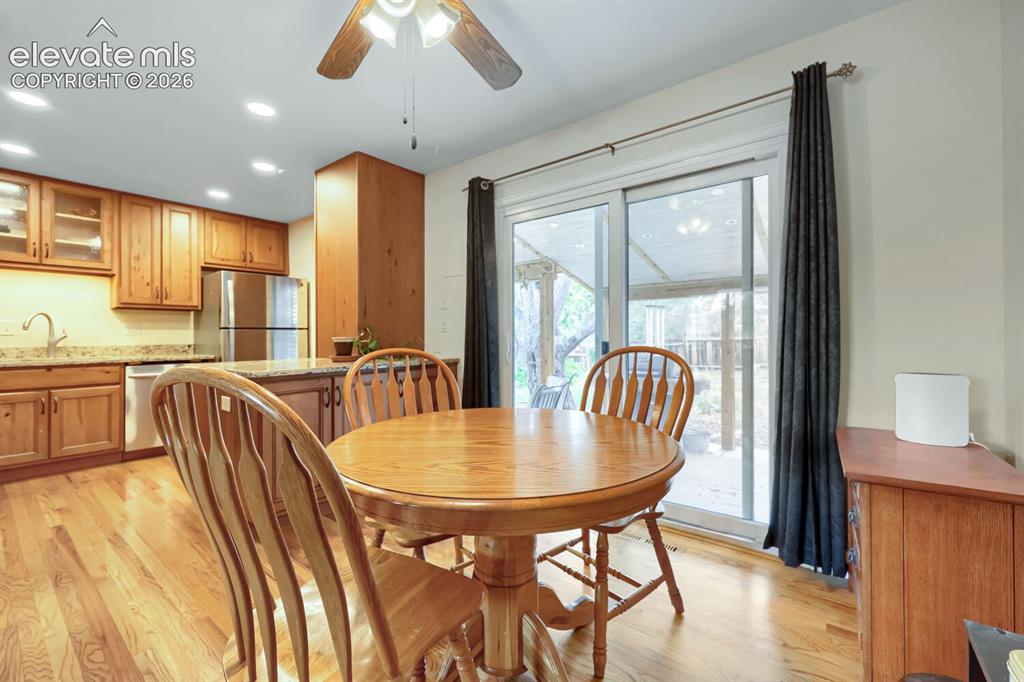 Image 8 of 28: Dining Area