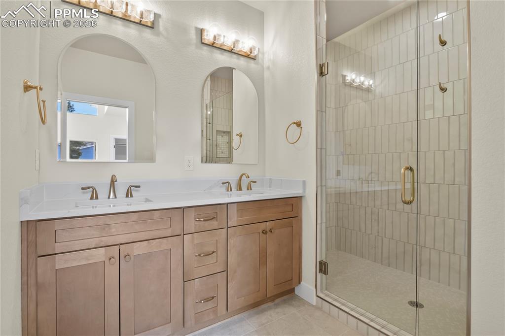 Image 17 of 32: Bathroom