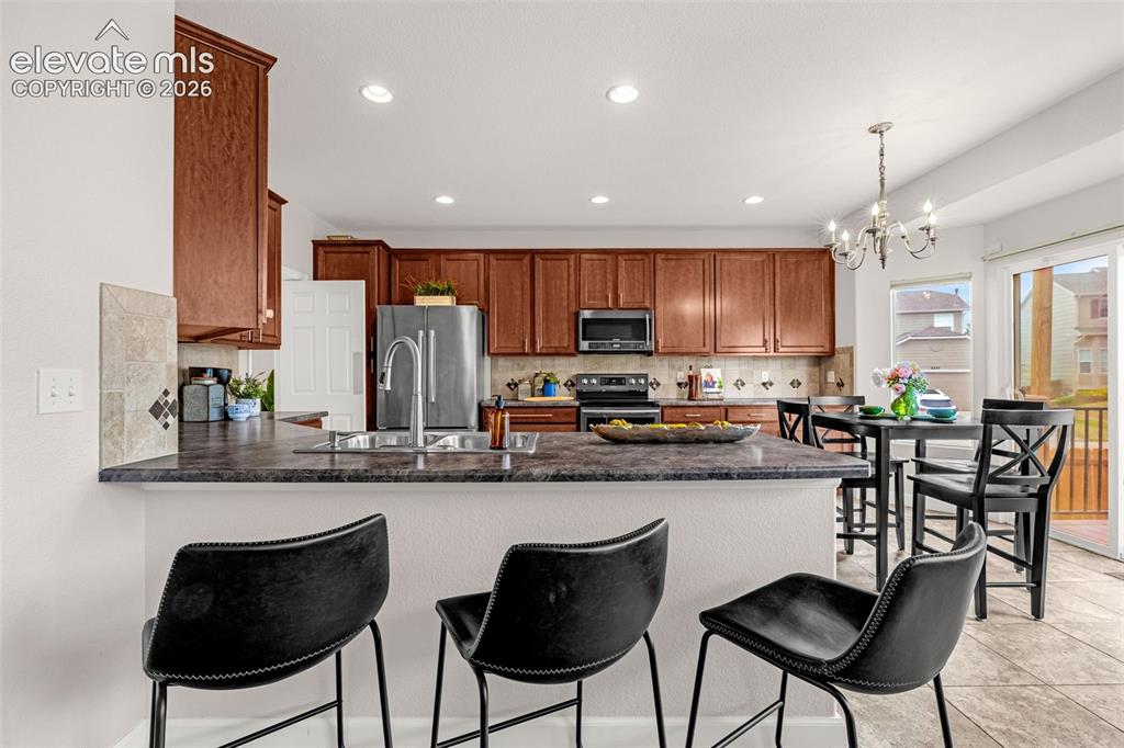 Image 17 of 50: Kitchen