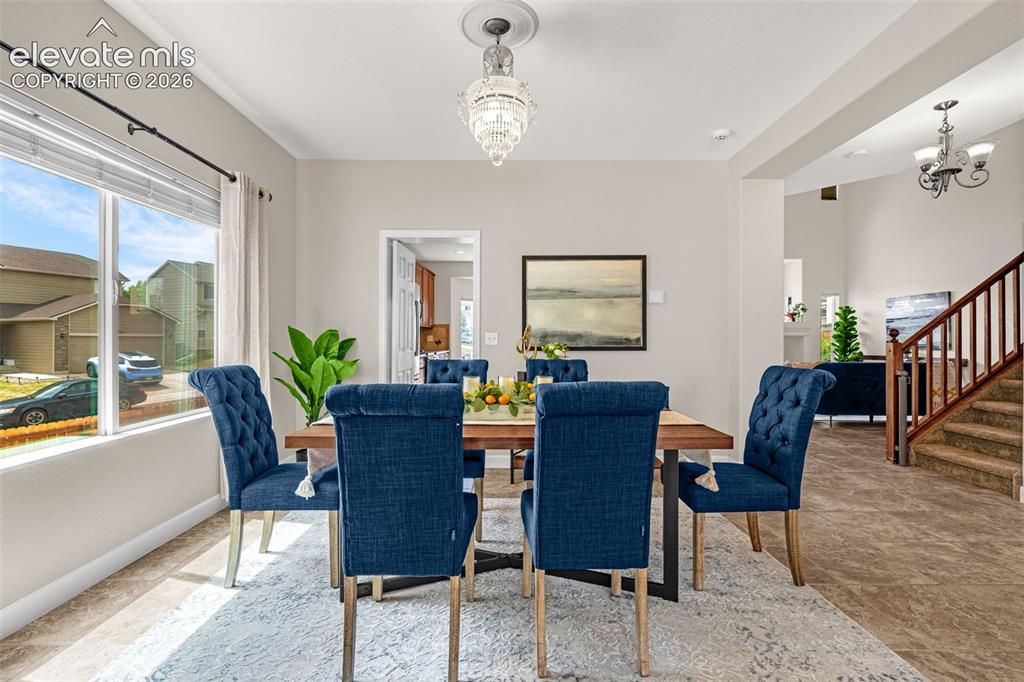 Image 5 of 50: Dining Area