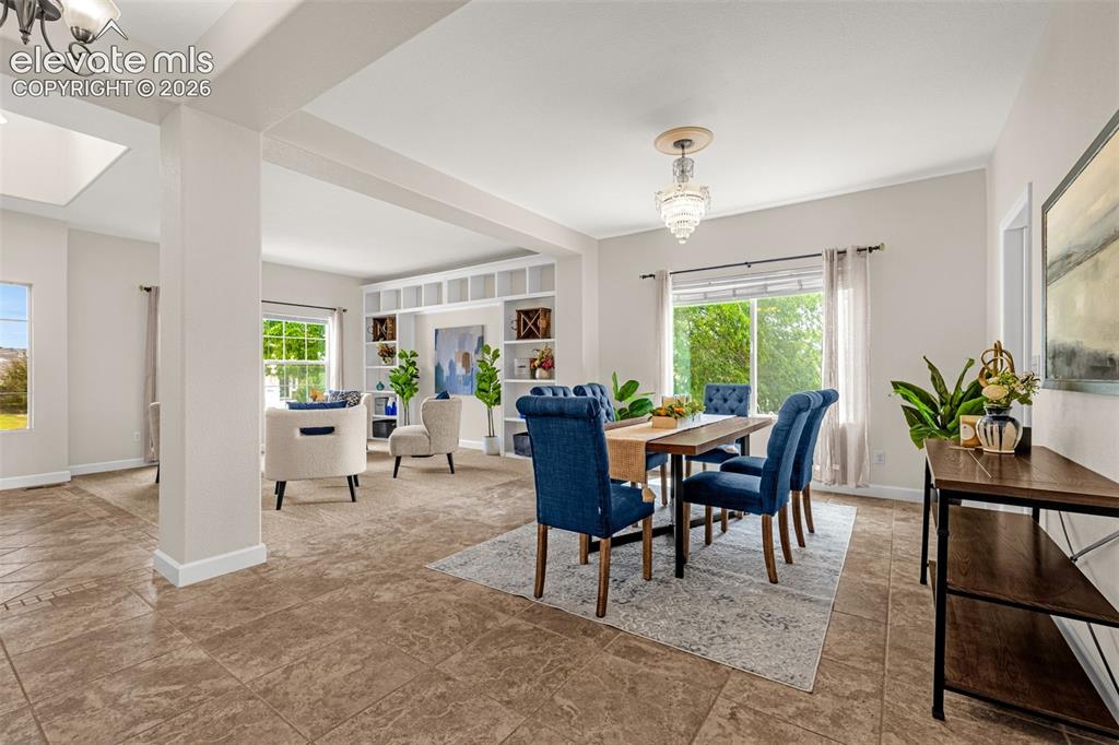 Image 6 of 50: Dining Area