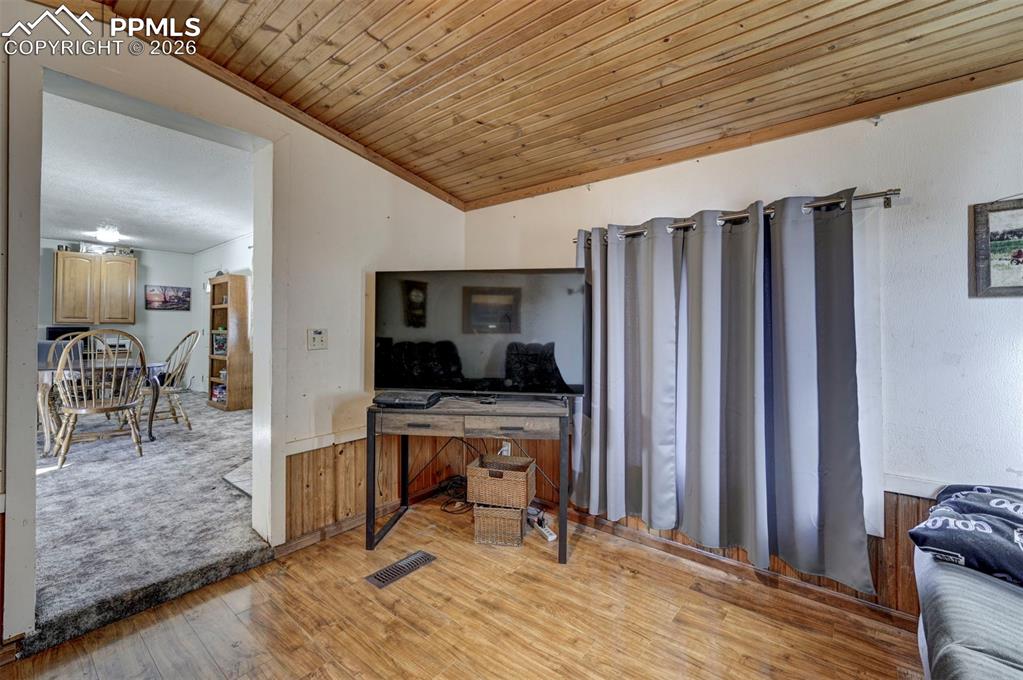 Image 13 of 41: Office