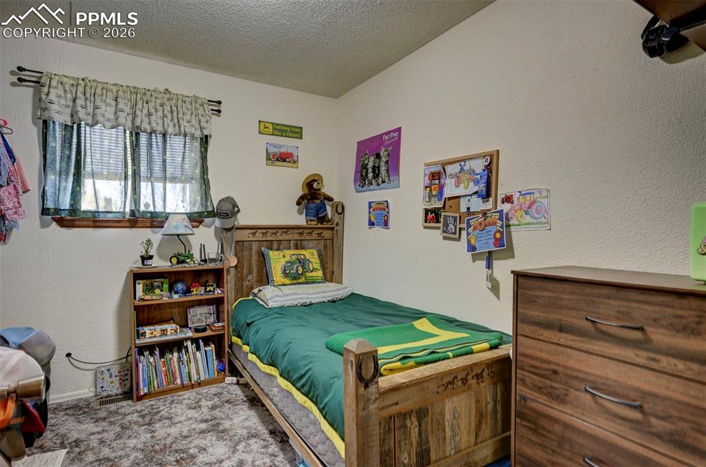 Image 18 of 41: Bedroom