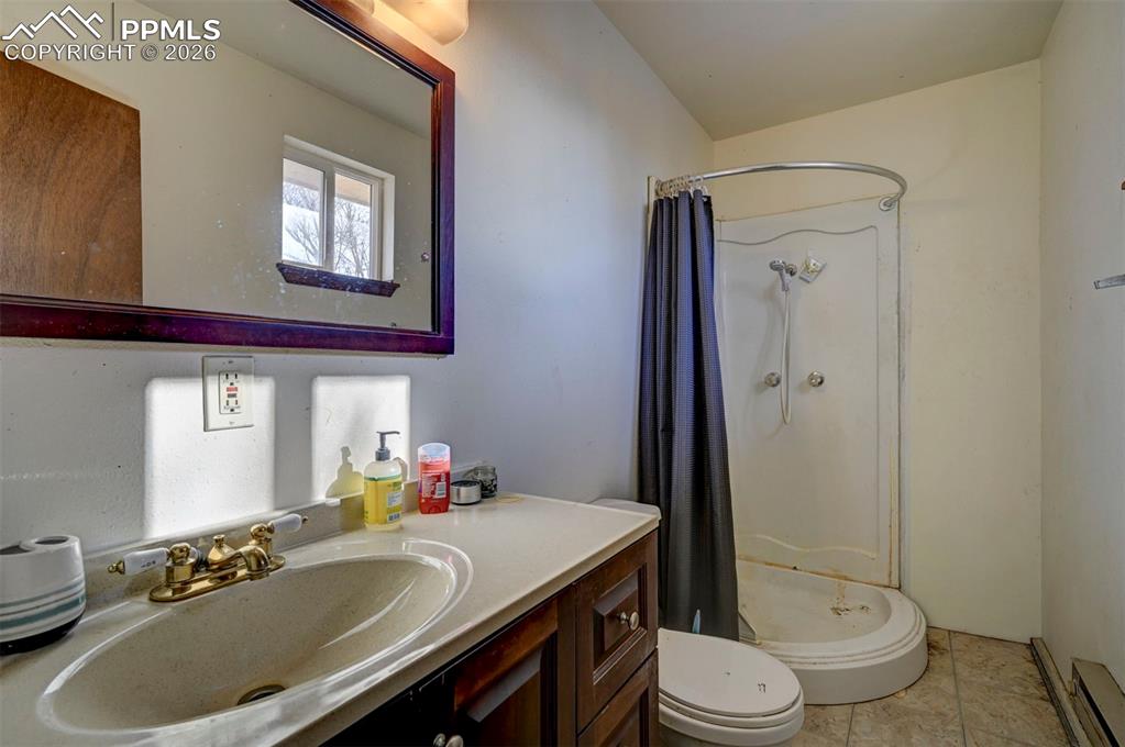 Image 28 of 41: Bathroom