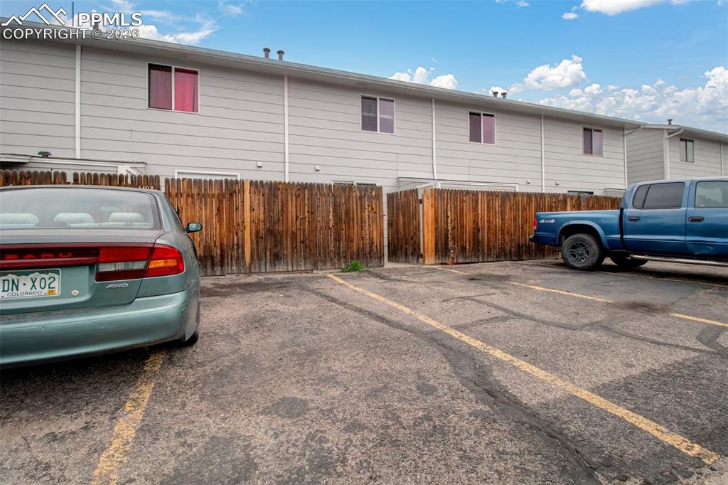 Image 15 of 20: Parking