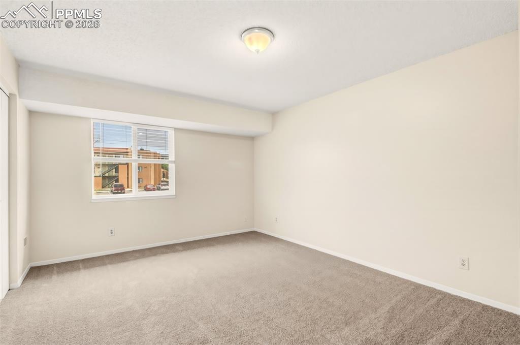 Image 19 of 20: Spacious with new paint and carpet