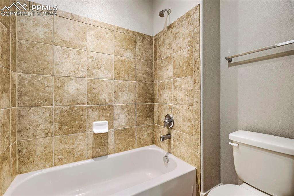 Image 29 of 31: Bathroom