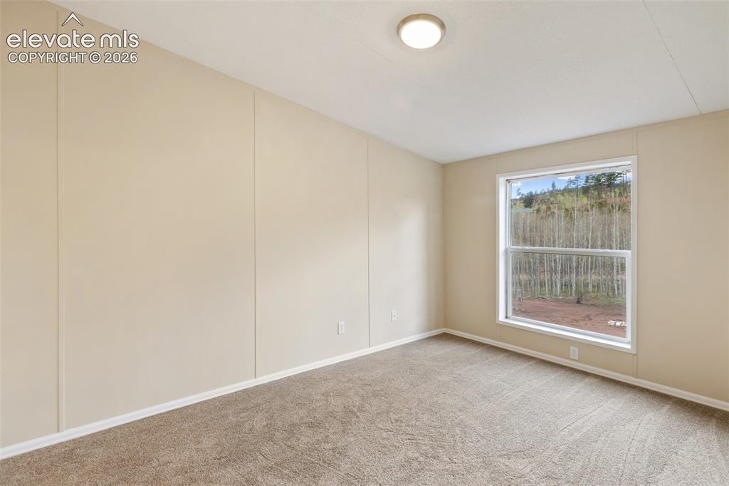 Image 34 of 48: Guest Bedroom