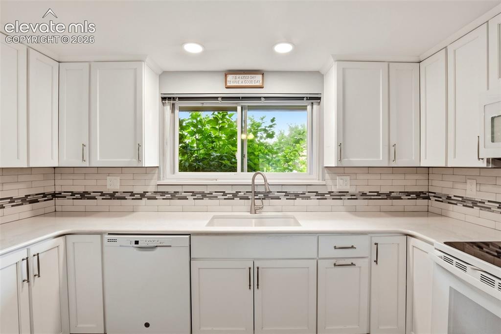 Image 3 of 38: Kitchen