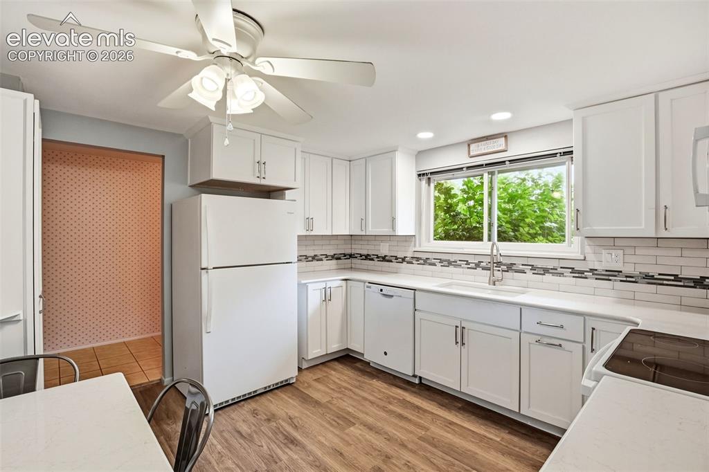 Image 5 of 38: Kitchen