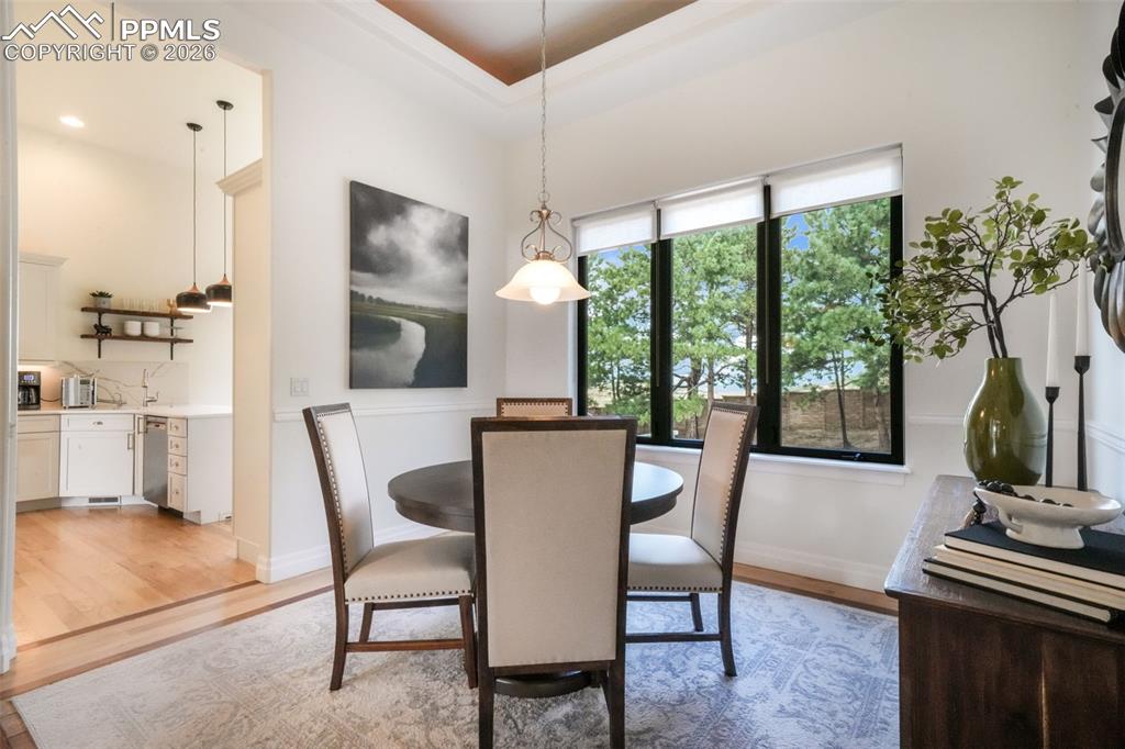 Image 23 of 49: Dining Area