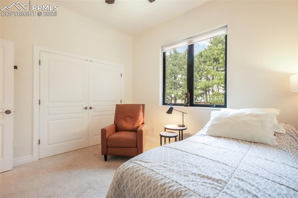 Image 25 of 49: Dining Area