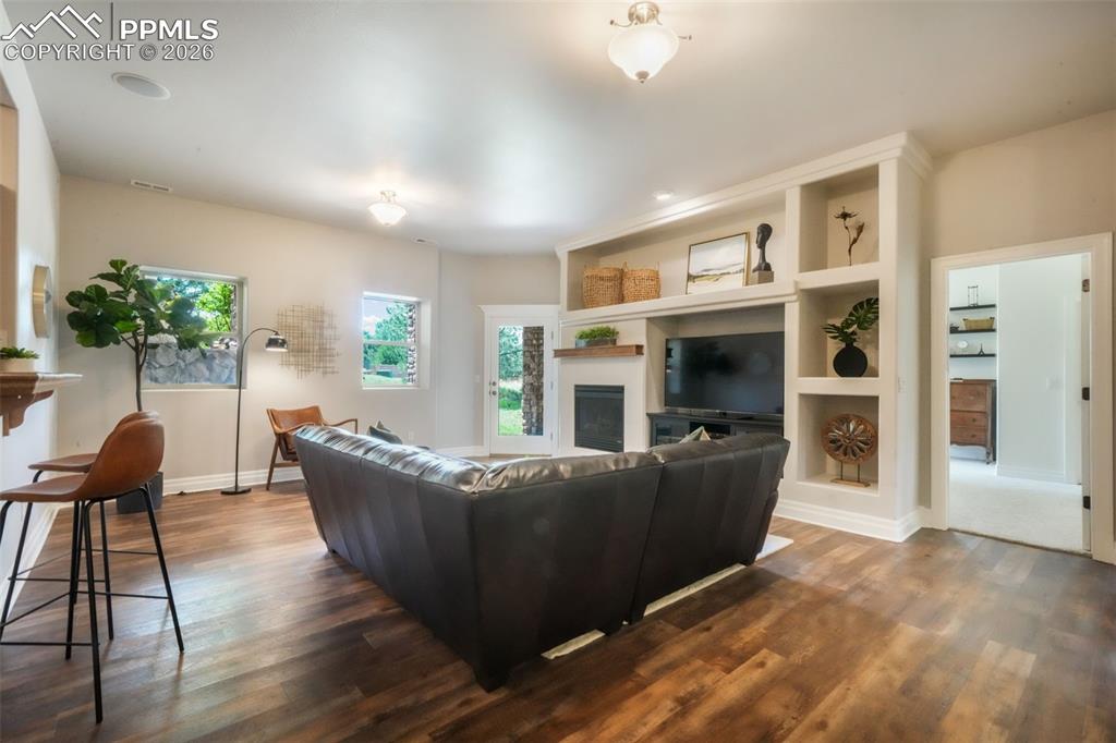 Image 28 of 49: Bedroom