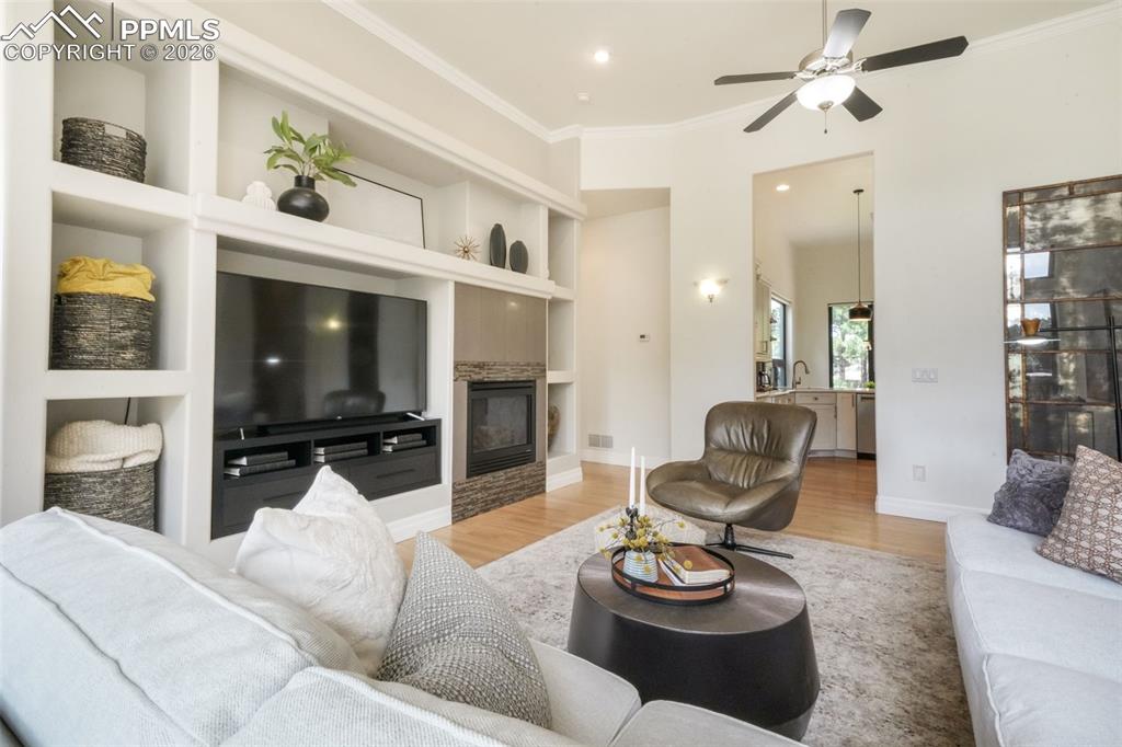 Image 7 of 49: Entry