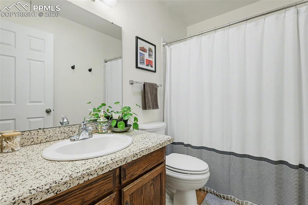 Image 20 of 40: Bathroom