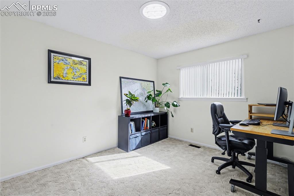 Image 25 of 40: Office