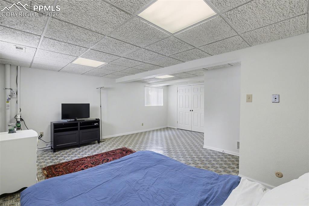 Image 26 of 40: Bedroom