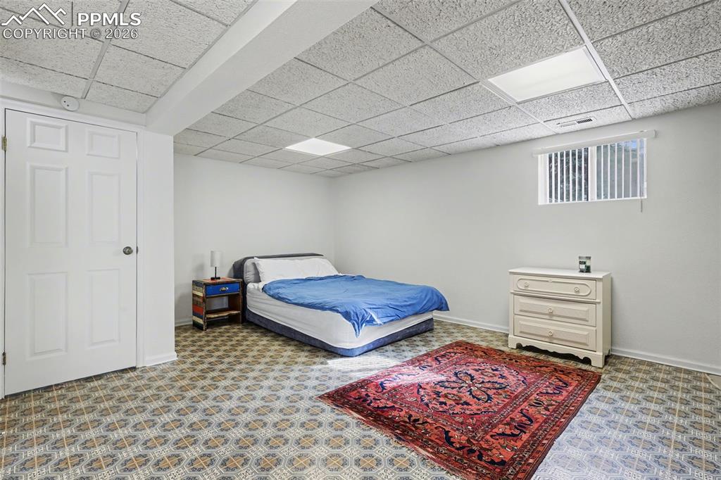 Image 27 of 40: Bedroom