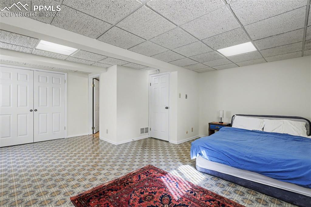 Image 28 of 40: Bedroom