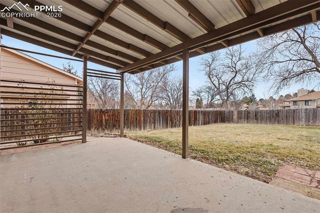 Image 33 of 40: Patio