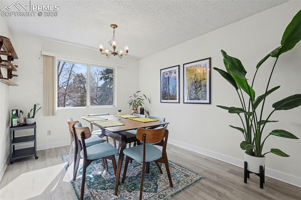 Image 7 of 40: Dining Area