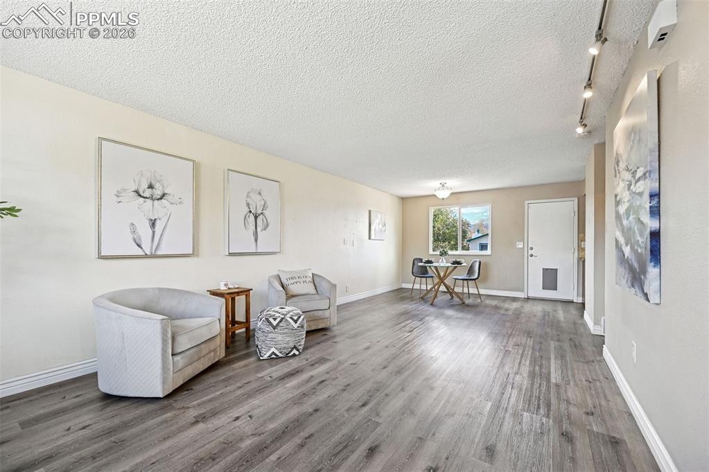 Image 7 of 26: Sitting Room