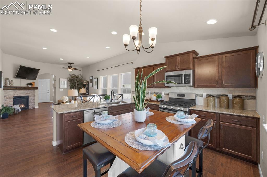 Image 12 of 45: Kitchen