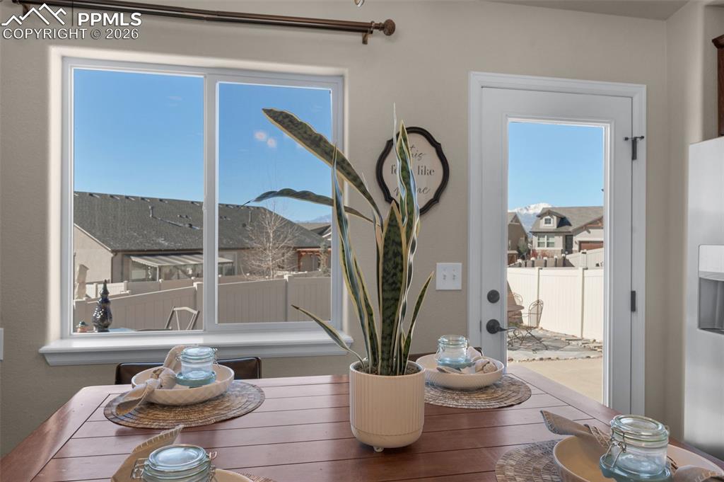 Image 13 of 45: Dining Area