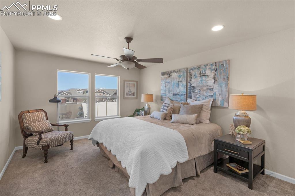 Image 19 of 45: Bedroom