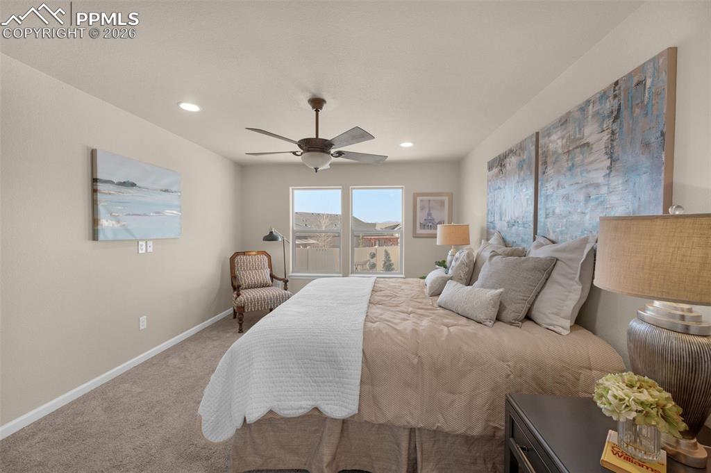 Image 22 of 45: Bedroom