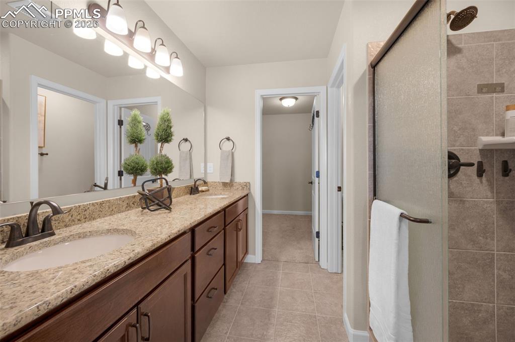 Image 23 of 45: Bathroom