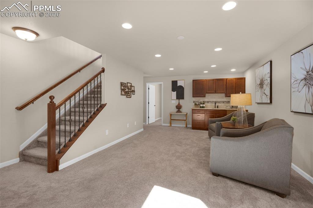 Image 27 of 45: Living Room