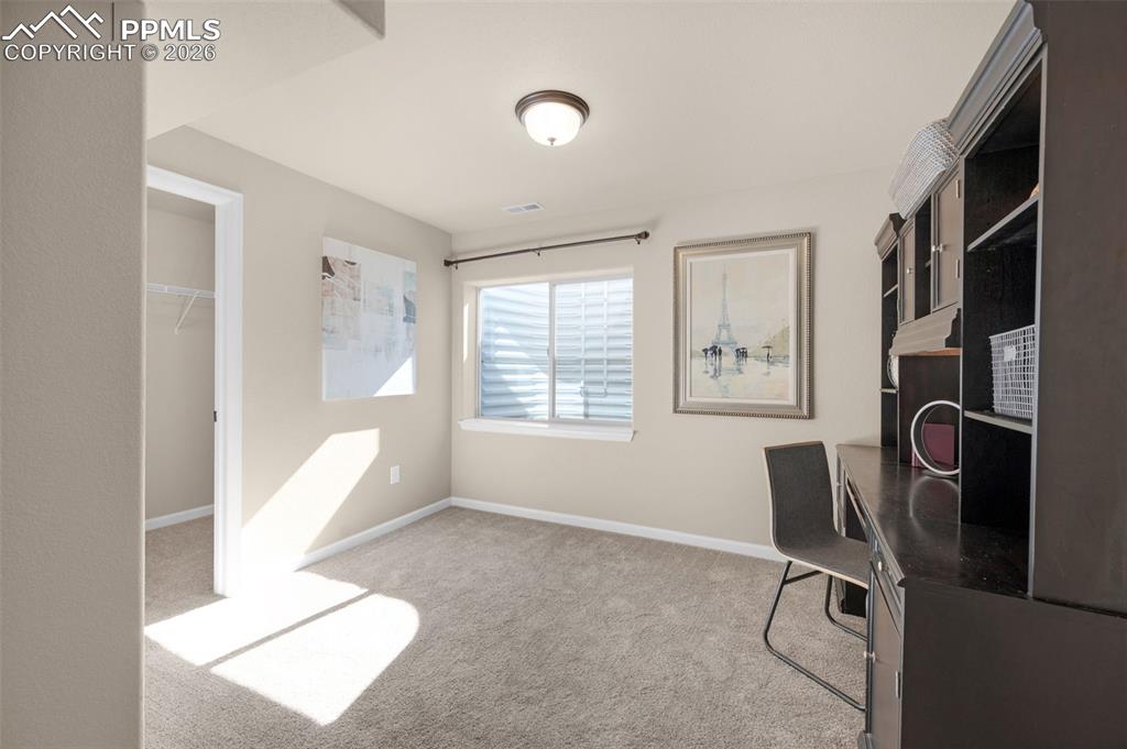 Image 31 of 45: Office