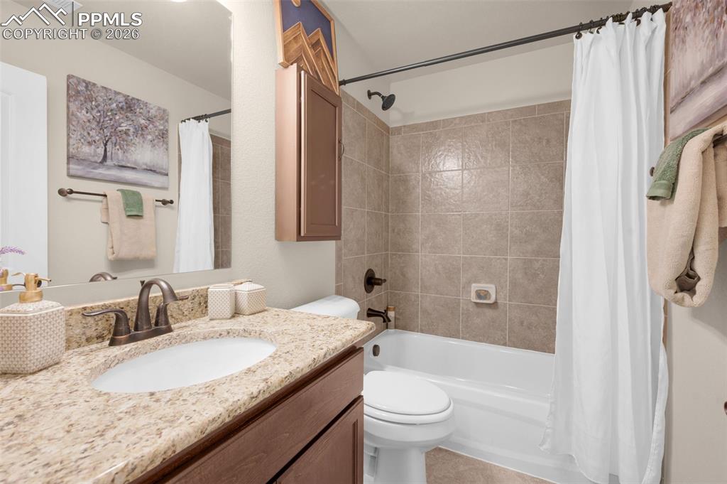 Image 35 of 45: Bathroom