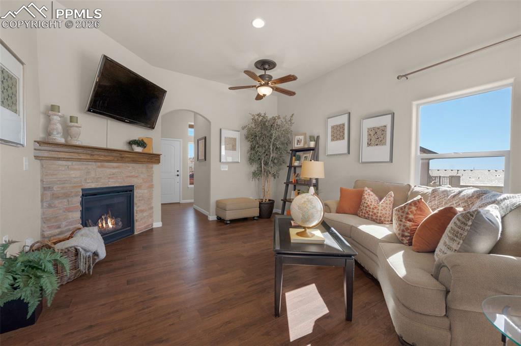 Image 4 of 45: Living Room