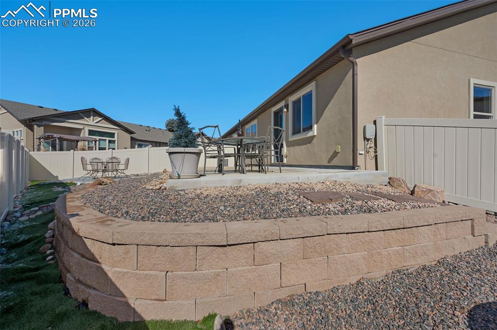 Image 42 of 45: Yard