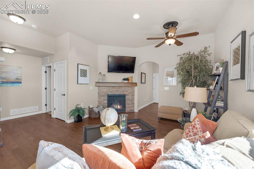 Image 7 of 45: Living Room