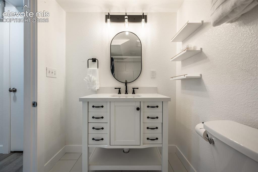 Image 19 of 39: Bathroom