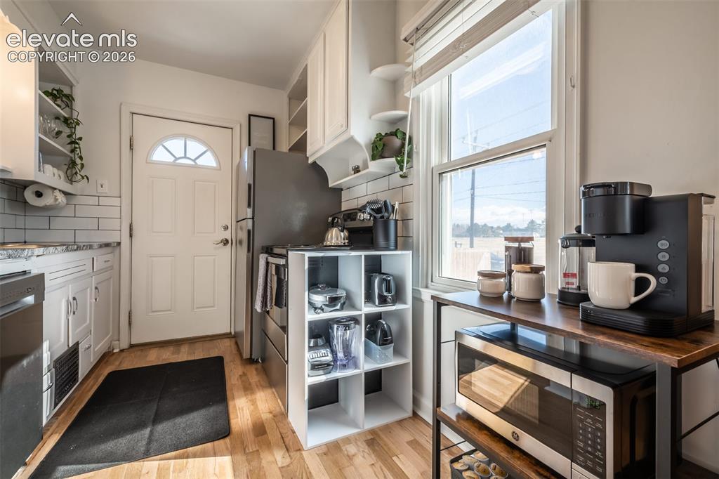 Image 6 of 39: Kitchen