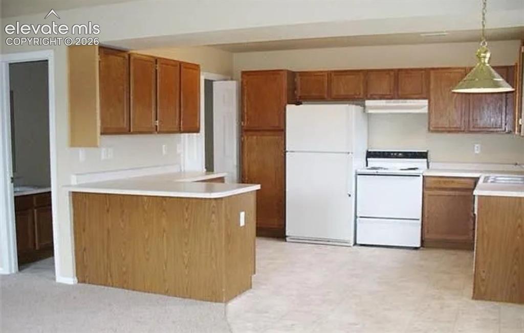 Image 3 of 11: KITCHEN 