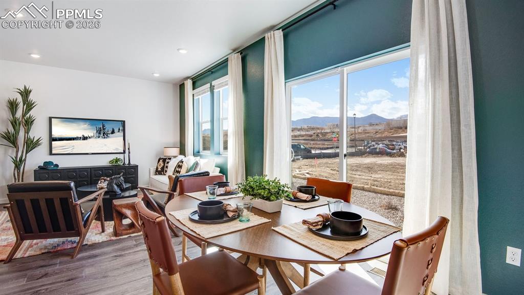 Image 10 of 34: Dining Area