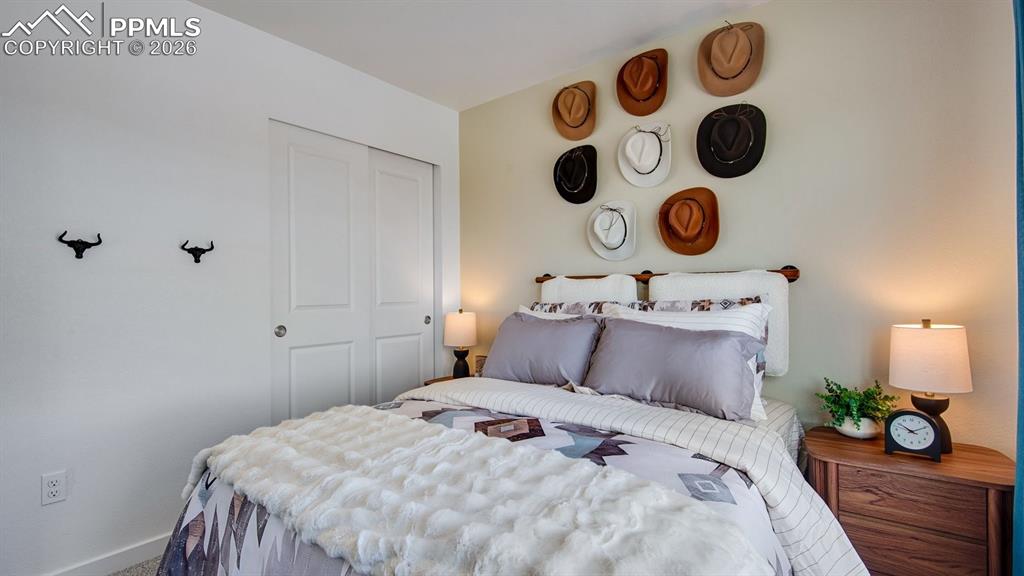 Image 22 of 34: Bedroom