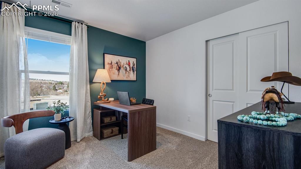 Image 23 of 34: Office