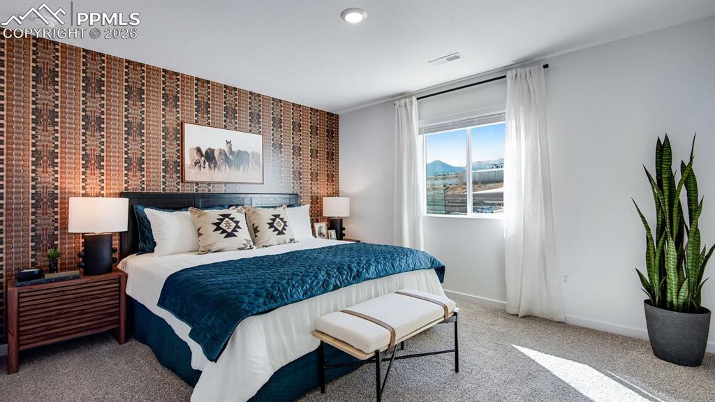 Image 27 of 34: Bedroom