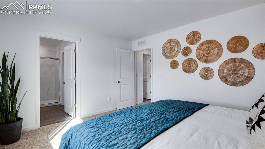 Image 29 of 34: Bedroom