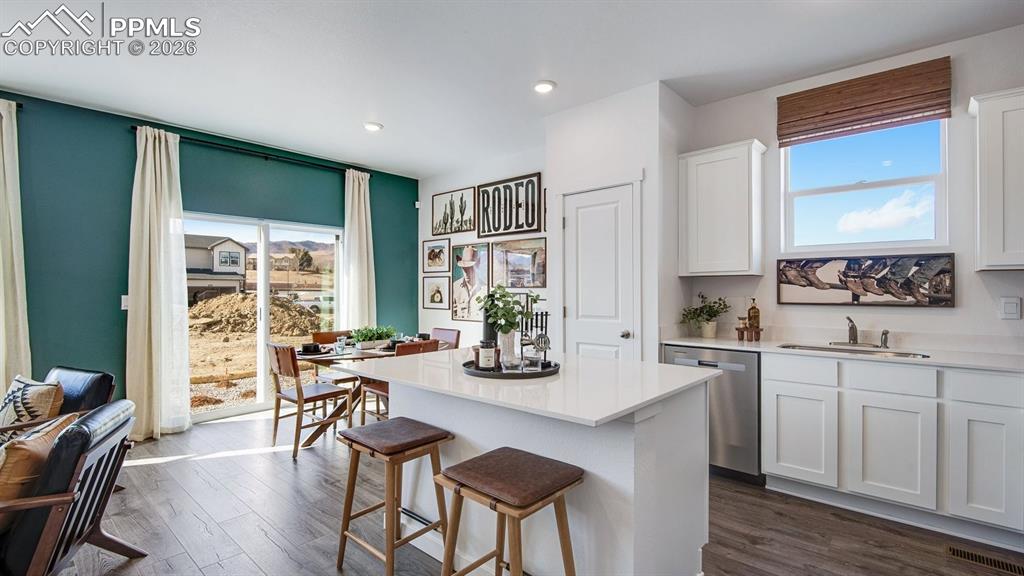 Image 3 of 34: Kitchen