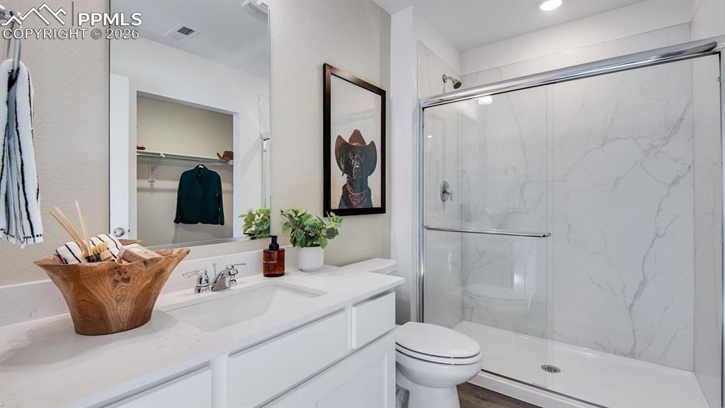 Image 31 of 34: Bathroom